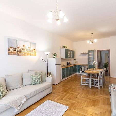 Riverside Balcony Apartment With View To Danube Budapest Exterior foto