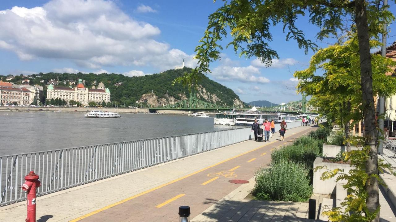 Riverside Balcony Apartment With View To Danube Budapest Exterior foto