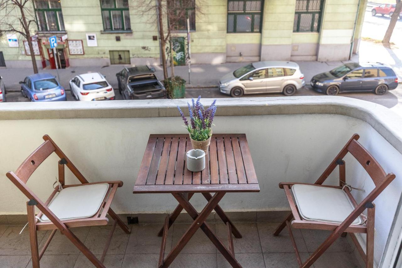 Riverside Balcony Apartment With View To Danube Budapest Exterior foto