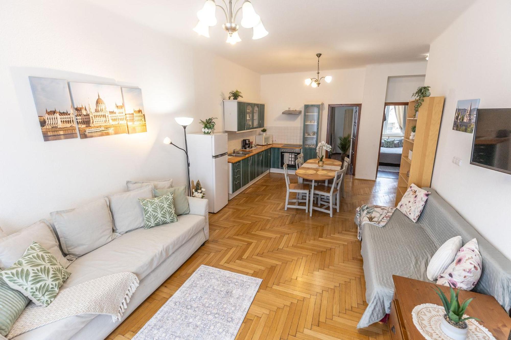 Riverside Balcony Apartment With View To Danube Budapest Exterior foto