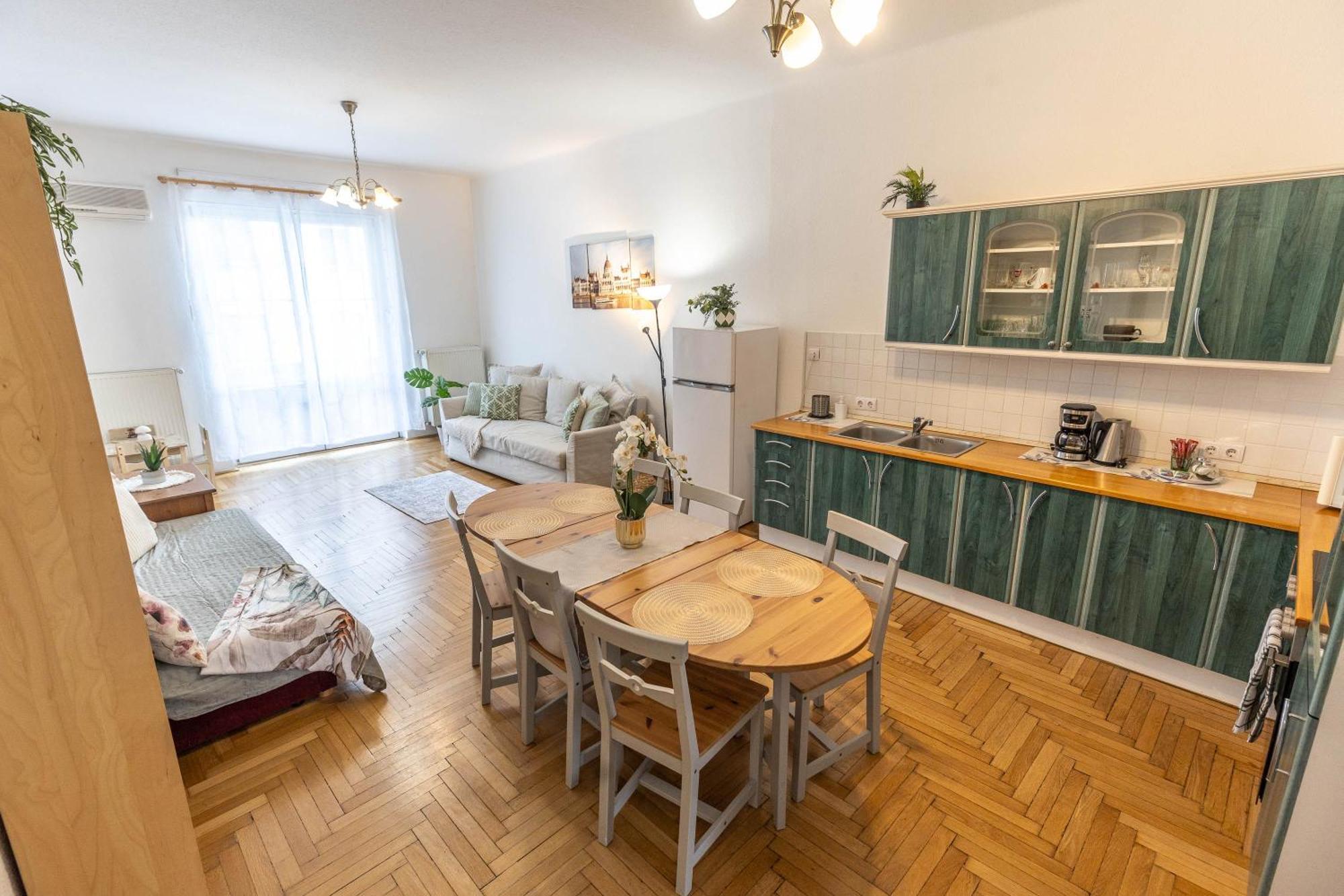 Riverside Balcony Apartment With View To Danube Budapest Exterior foto