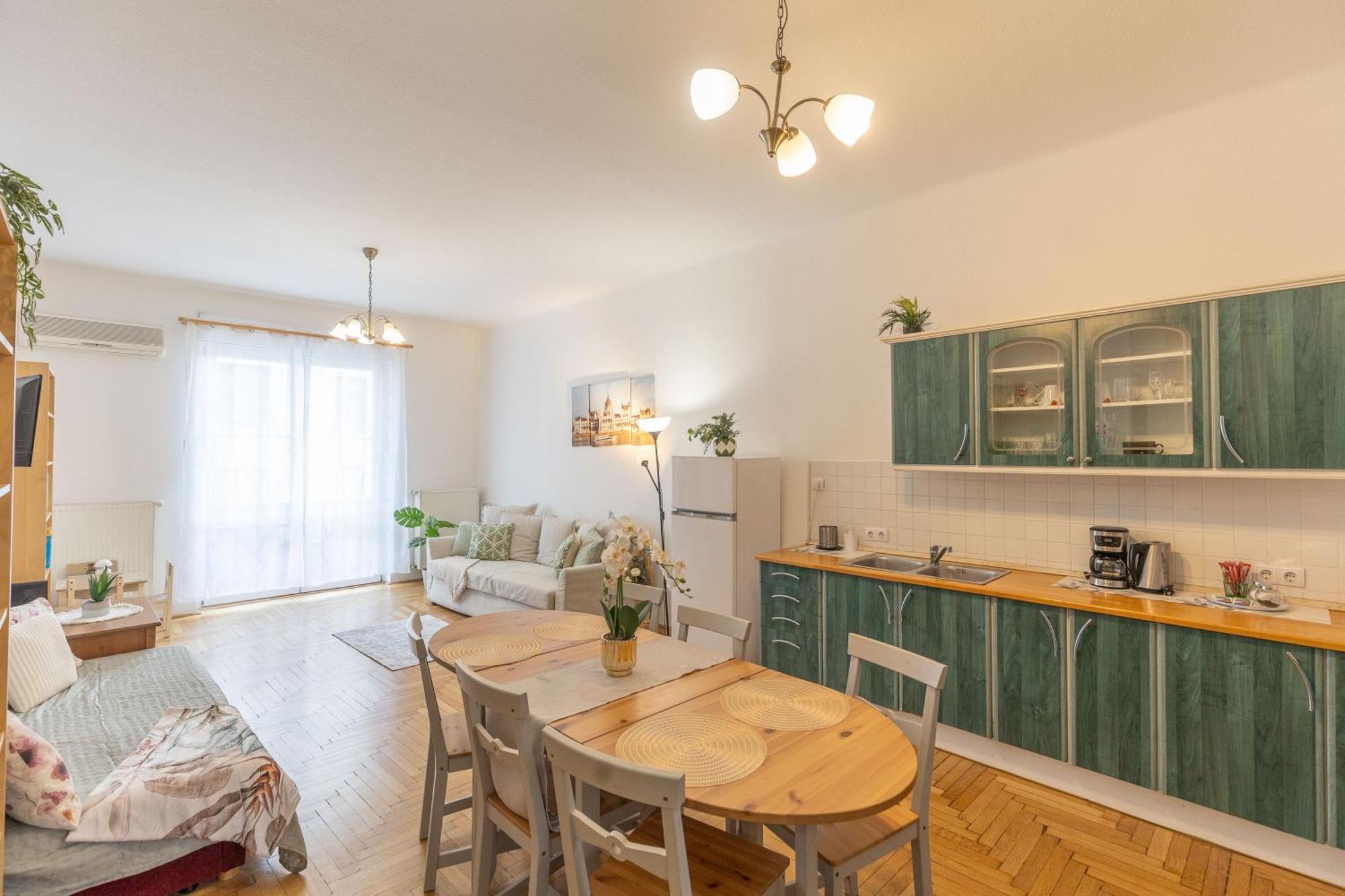 Riverside Balcony Apartment With View To Danube Budapest Exterior foto